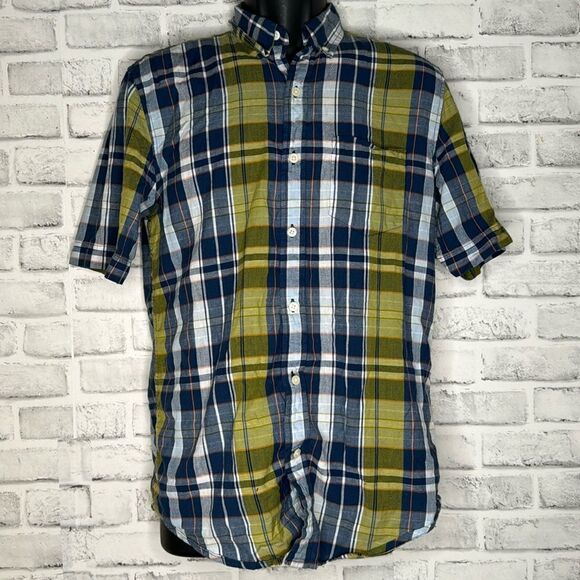St John’s Bay Short Sleeve Plaid Button Up Shirt Size Small - Picture 1 of 4